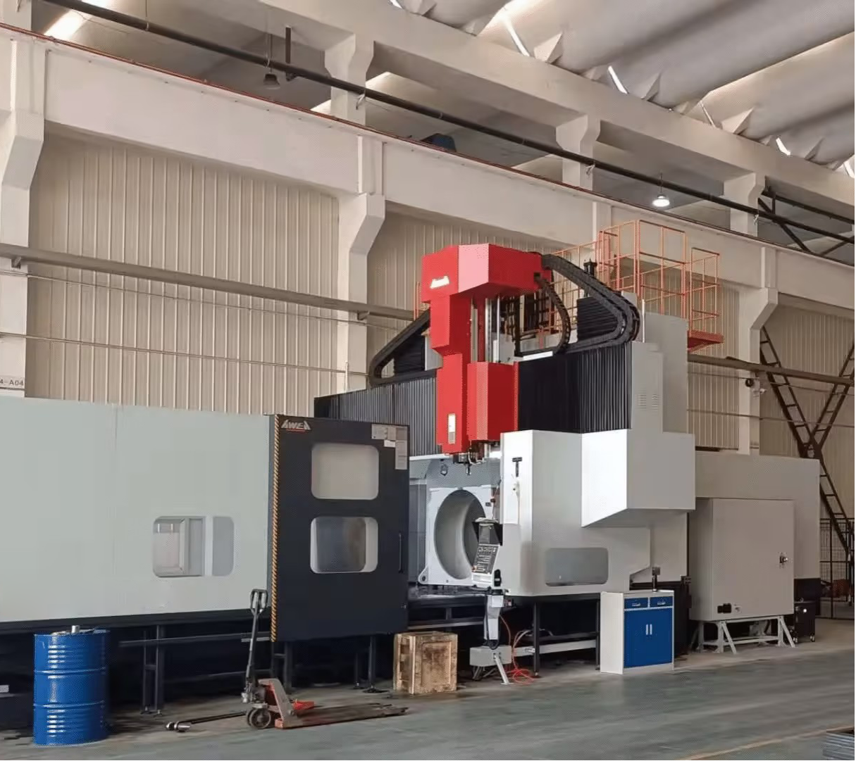 龙门加工中心正在加工大型模具零件