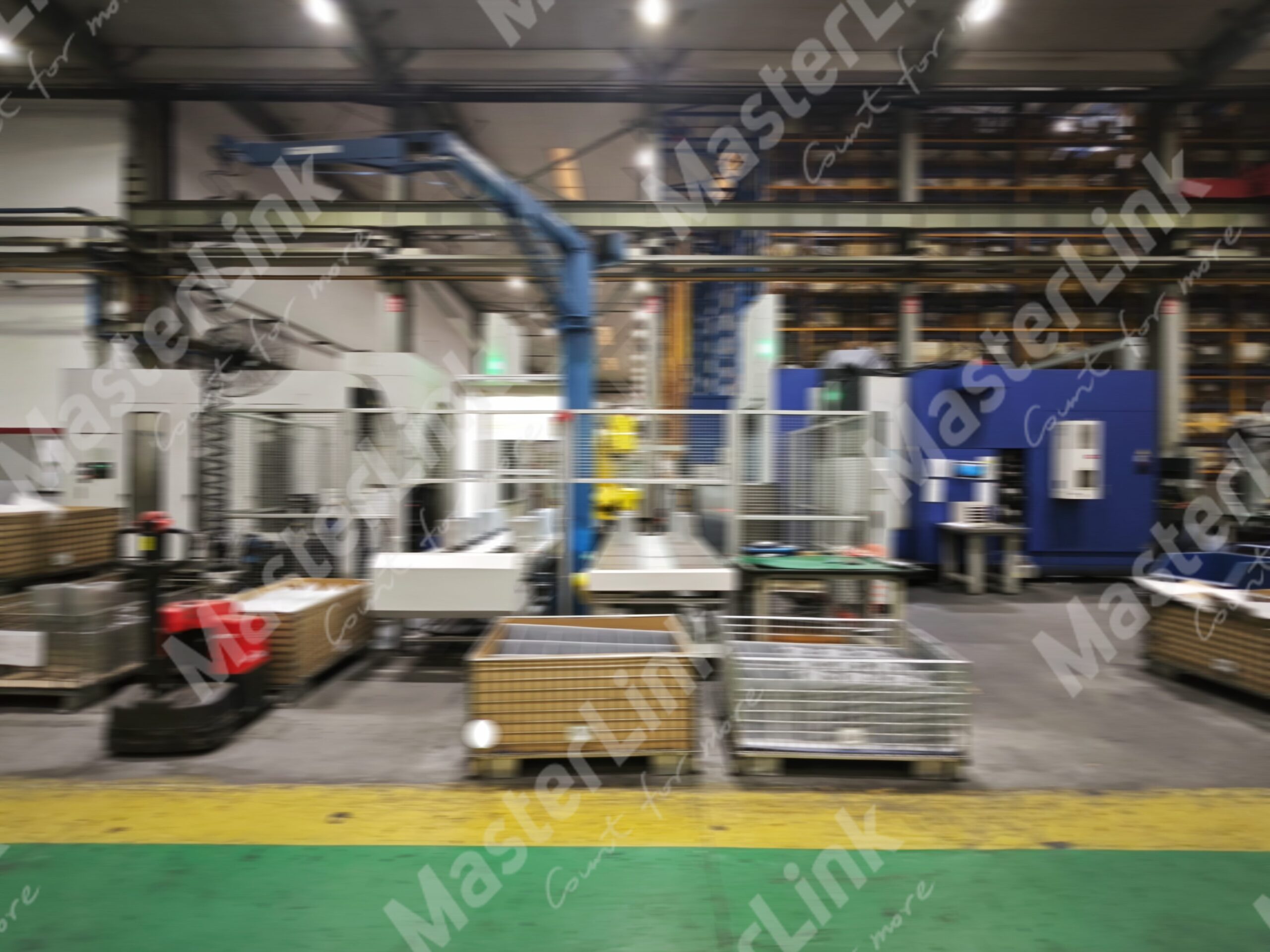 客户车间内的自动化加工单元现场